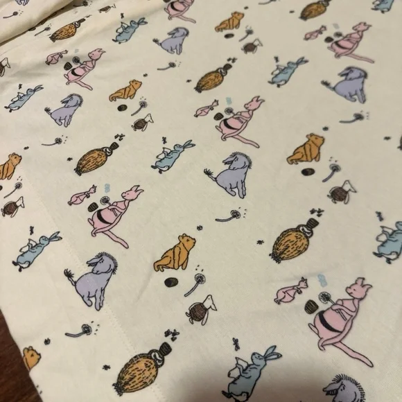 Kate Quinn POOH & Friends Crib Skirt - Picture 5 of 6